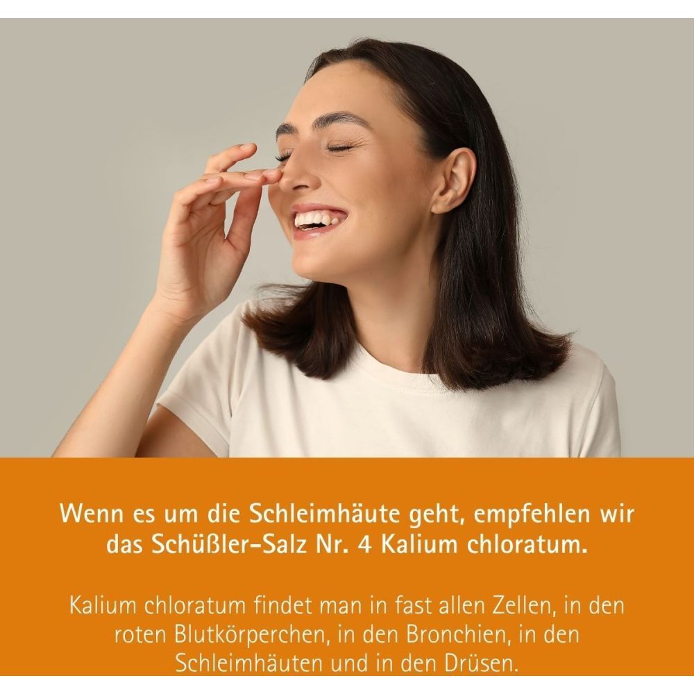 Femme touchant son nez, yeux fermés. Texte: Schüßler-Salz Nr. 4 Kalium chloratum. Texte: cellules, bronches, muqueuses.