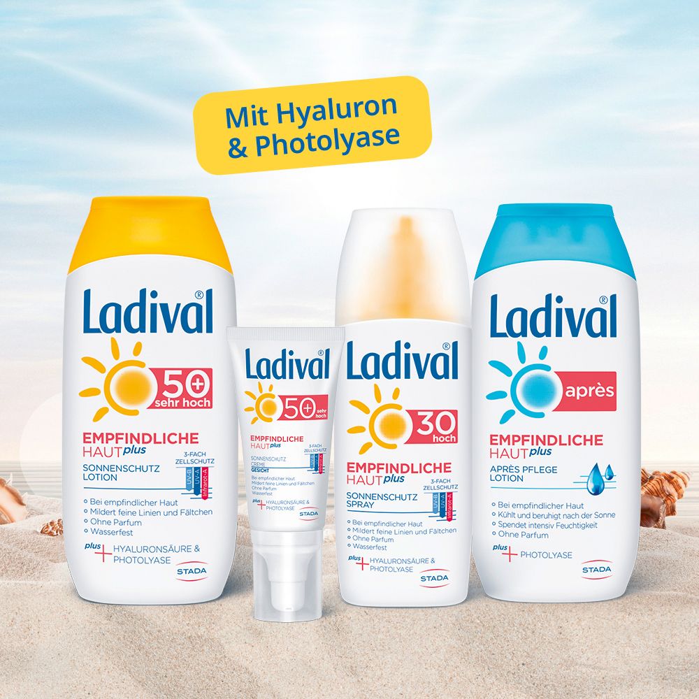 Vier Ladival Produkte. Lotion, Spray, Lotion Après. Mit Hyaluron & Photolyase. Gelbe, blaue und weiße Flaschen.