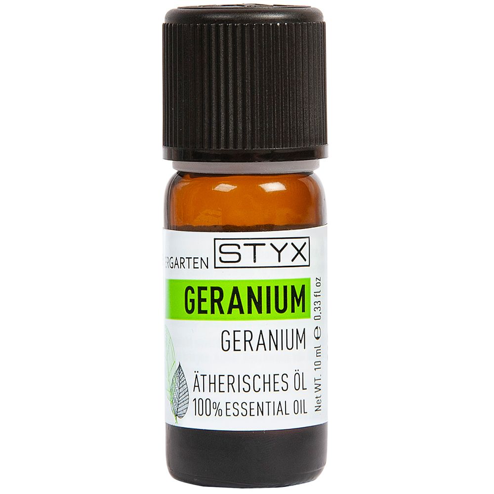 Braune Glasflasche mit schwarzem Deckel. Etikett mit STYX, Geranium und ätherischem Öl. 10 ml.