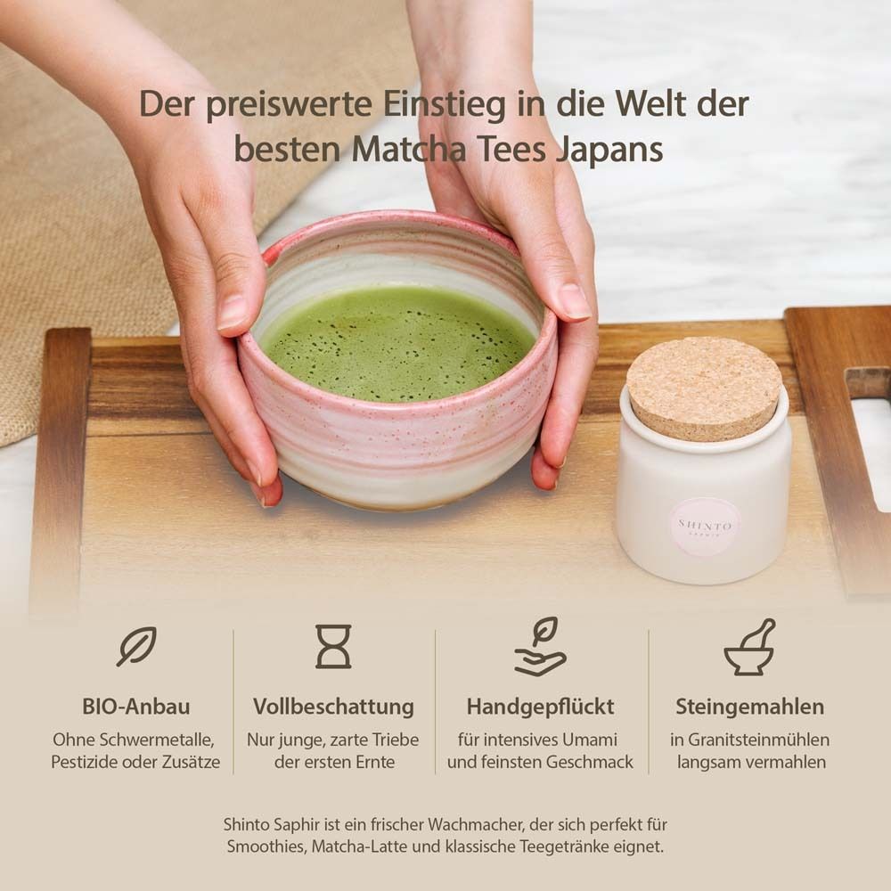 Matcha-Zubereitung: Dose, Schale, Pulver. Text: "SHINTO Saphir".