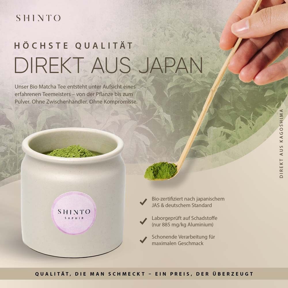 Matcha-Zubereitung: Dose, Löffel, Pulver. Text: "SHINTO". Text: "Direkt aus Japan".