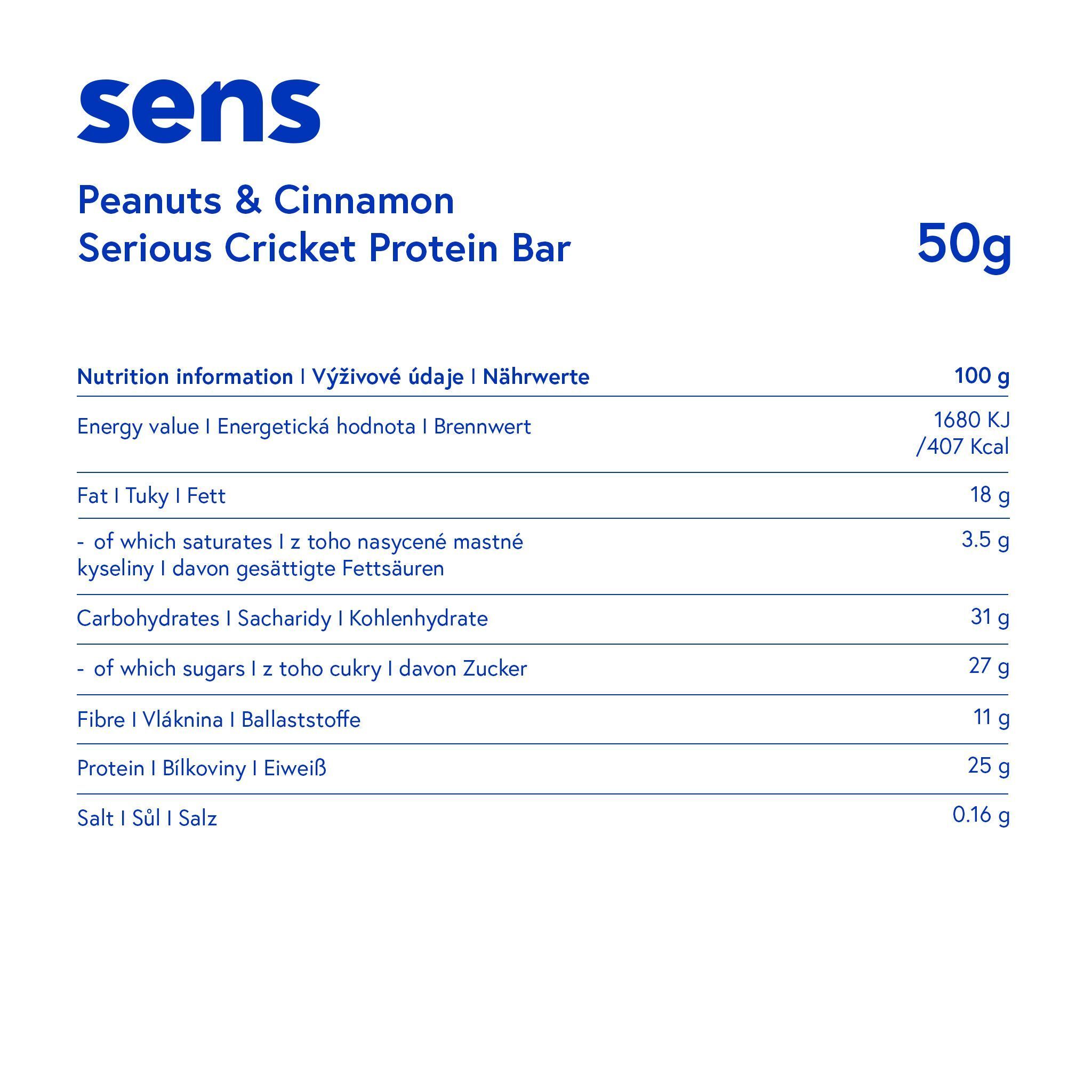 Informations nutritionnelles sur fond blanc. Inscription : Sens, Serious Cricket Protein Bar, Cacahuètes & Cannelle. Informations pour 100g et 50g.