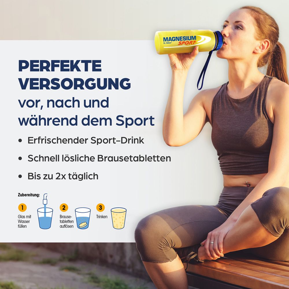 Femme buvant une boisson sportive d'une bouteille Dr. Böhm Magnesium Sport. Instructions : eau, comprimé, boire.
