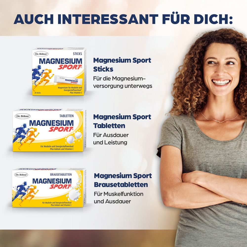 Femme souriante. Trois variantes de produits : Magnesium Sport Sticks, comprimés, comprimés effervescents. Texte : Magnésium pour les déplacements.