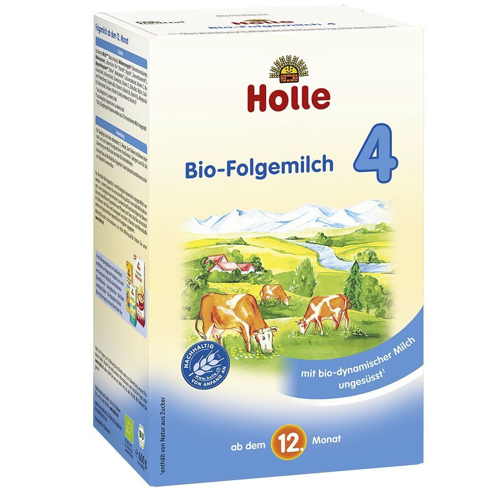 Verpackung von Holle Bio-Folgemilch 4. Aufdrucke: Holle, Bio-Folgemilch 4, ab dem 12. Monat, mit bio-dynamischer Milch ungesüßt. Landschaft mit Kühen.