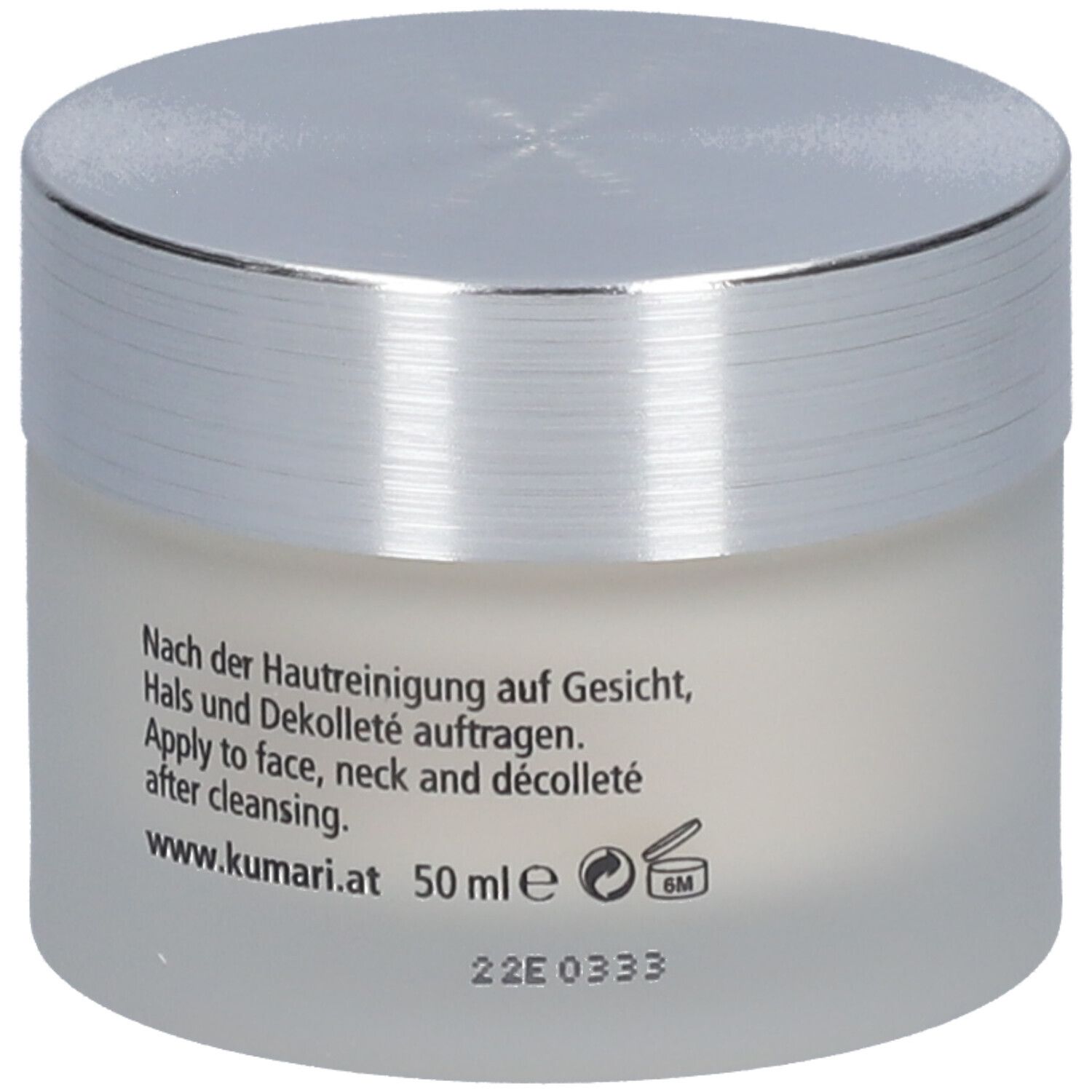 Pot de crème avec couvercle argenté. Inscription: KUMARI, instructions d'utilisation, www.kumari.at, 50 ml, symbole 6M, numéro de lot.