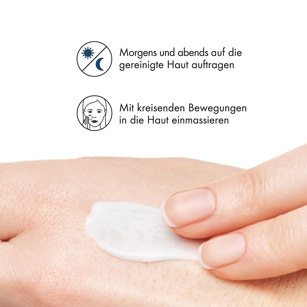 Hand mit Creme. Text: Morgens und abends auftragen. Mit kreisenden Bewegungen einmassieren.