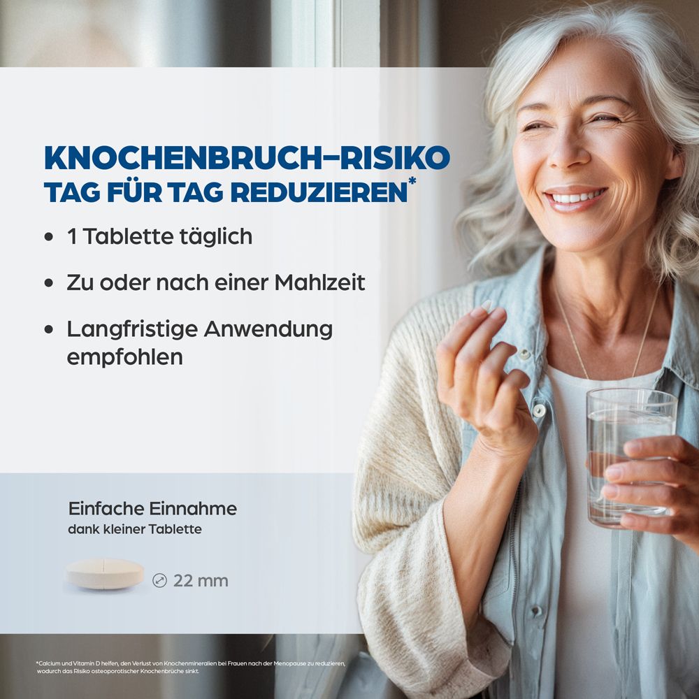 Frau nimmt Tablette mit Glas Wasser ein. Text: Knochenbruch-Risiko Tag für Tag reduzieren. 1 Tablette täglich.