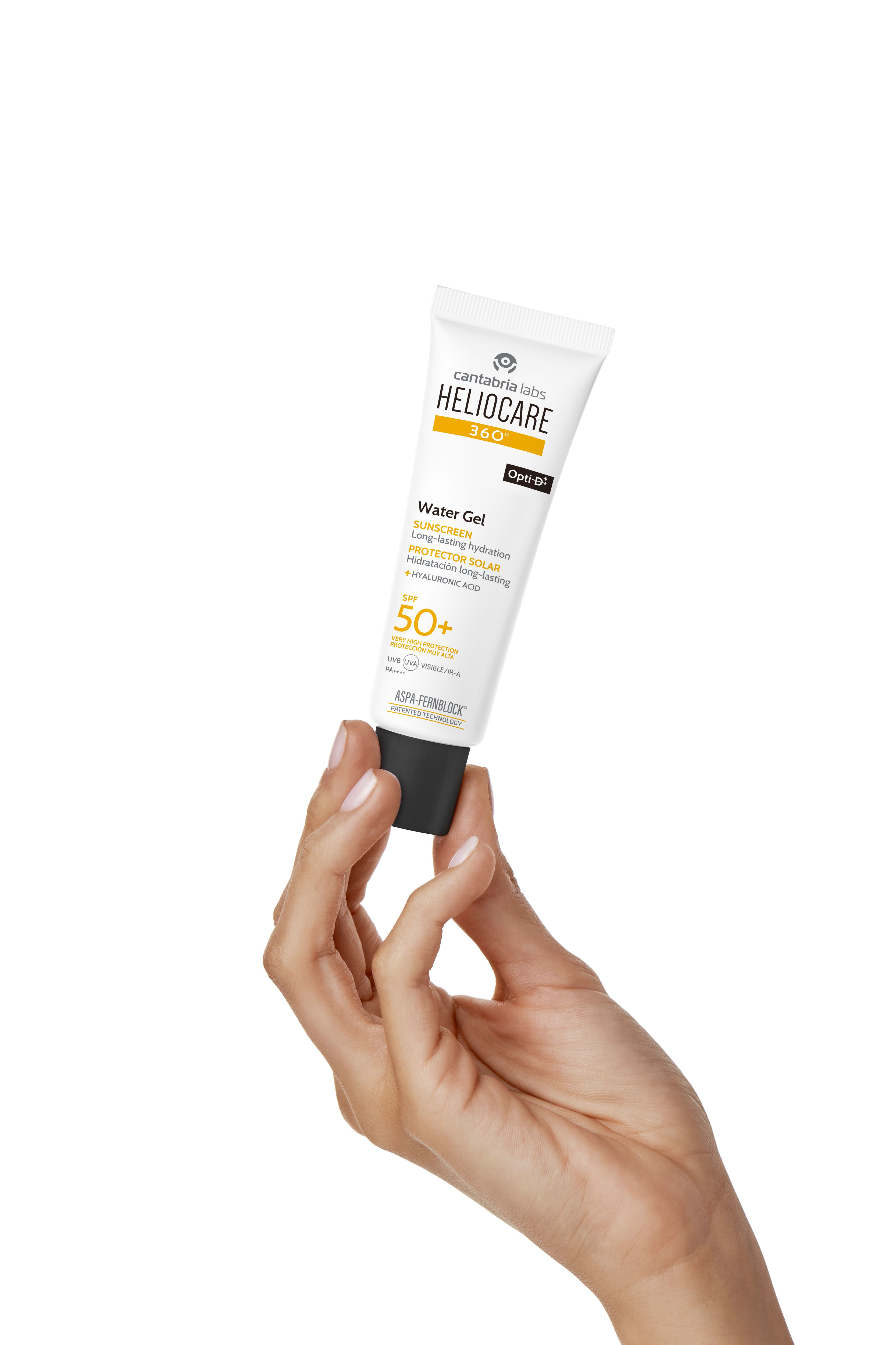 Tube blanc tenu dans une main. Inscription: HELIOCARE 360° Water Gel SPF 50+. Bouchon noir. Opti-D®.