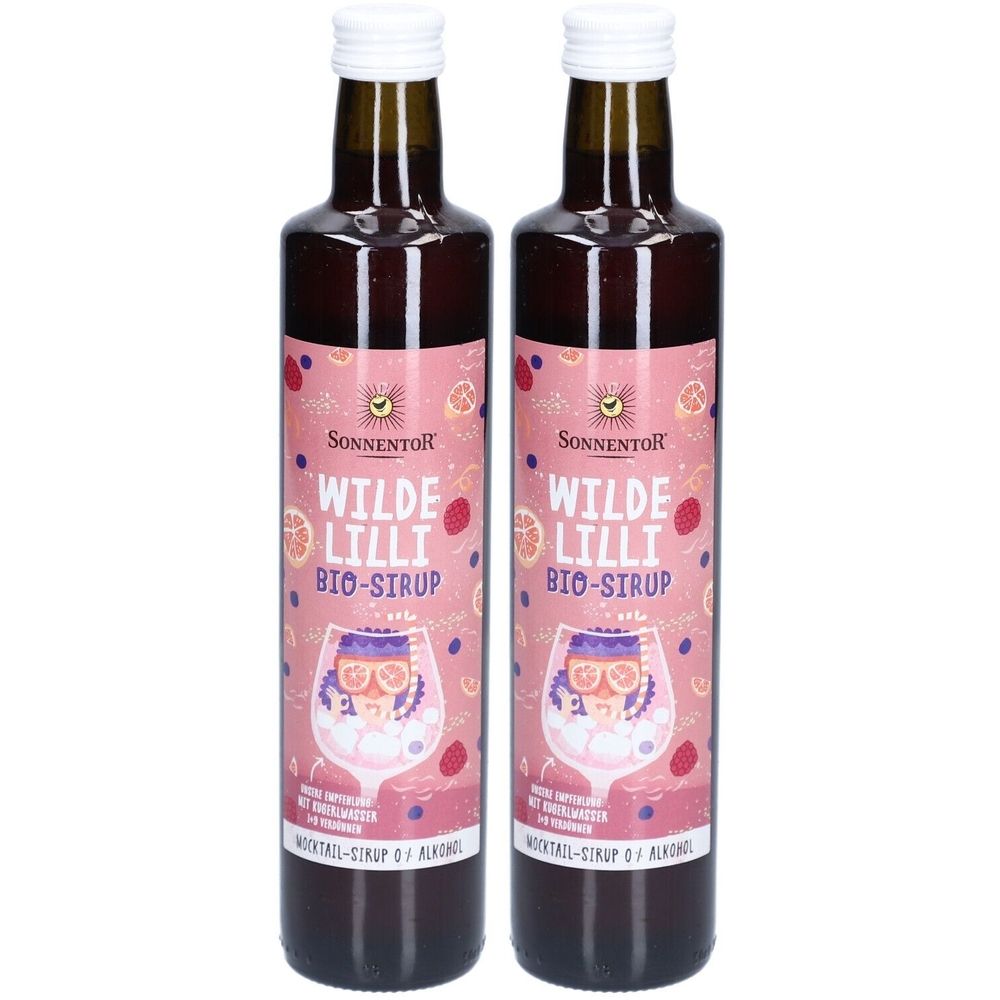 Zwei Flaschen mit rosa Etiketten. Aufschrift: Wilde Lilli Bio-Sirup. Marke: Sonnentor. Weiße Verschlüsse. Dunkles Glas.