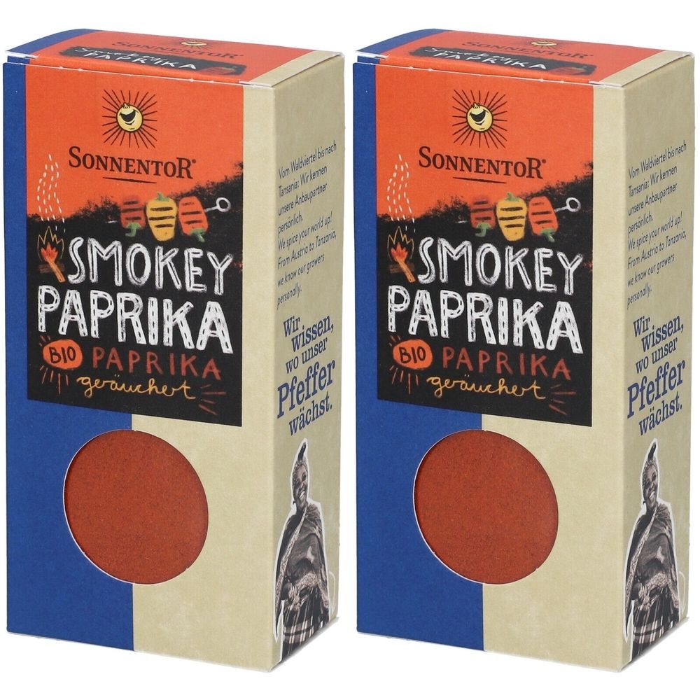 Zwei Pappschachteln mit „Smokey Paprika“ Aufdruck. Logo: Sonne. Text: „Bio Paprika geräuchert“. Runde Öffnung mit Paprika-Pulver.