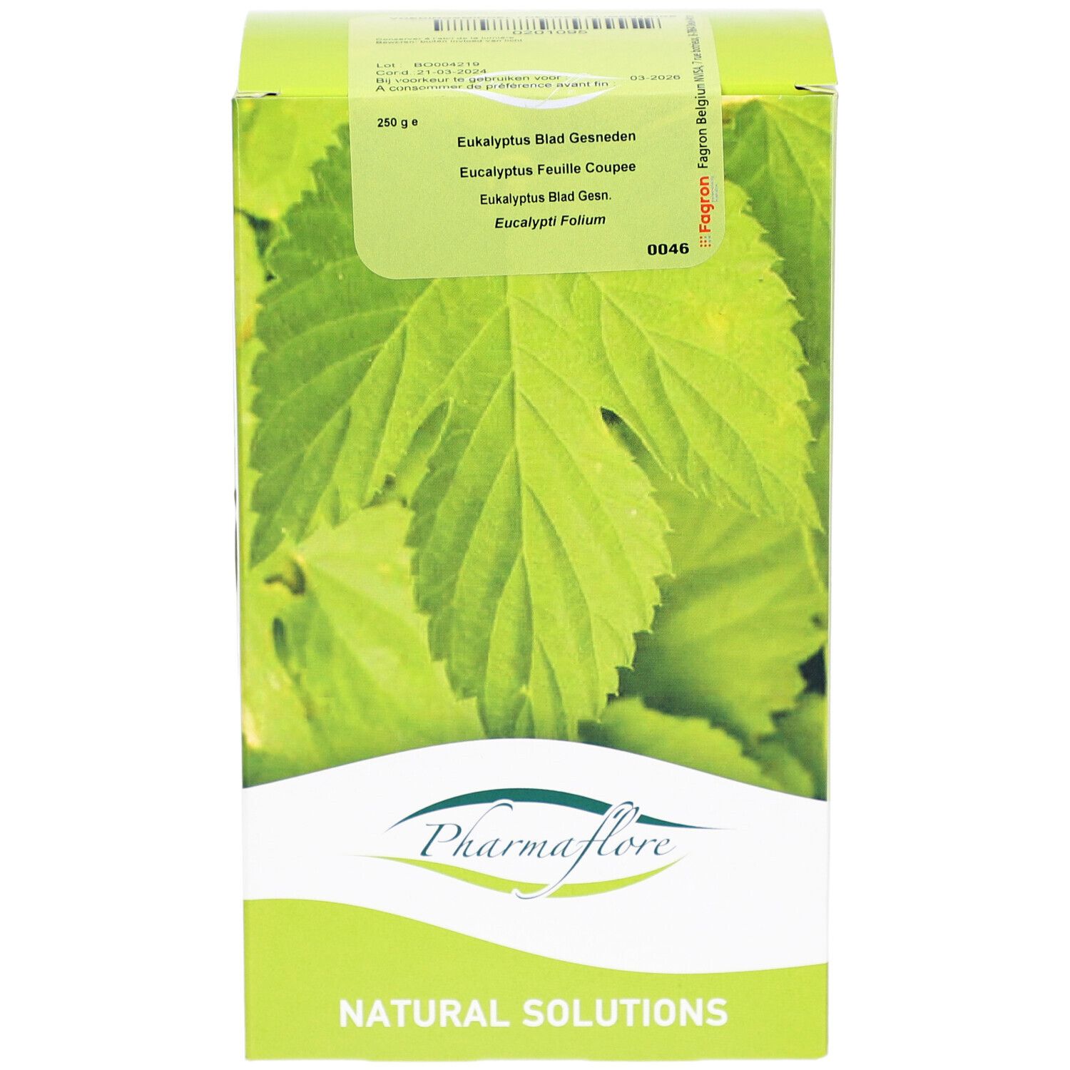 Kartonverpackung mit Pharmaflore-Logo und Abbildung von Blättern. Text: Eucalyptus Feuille Coupée.