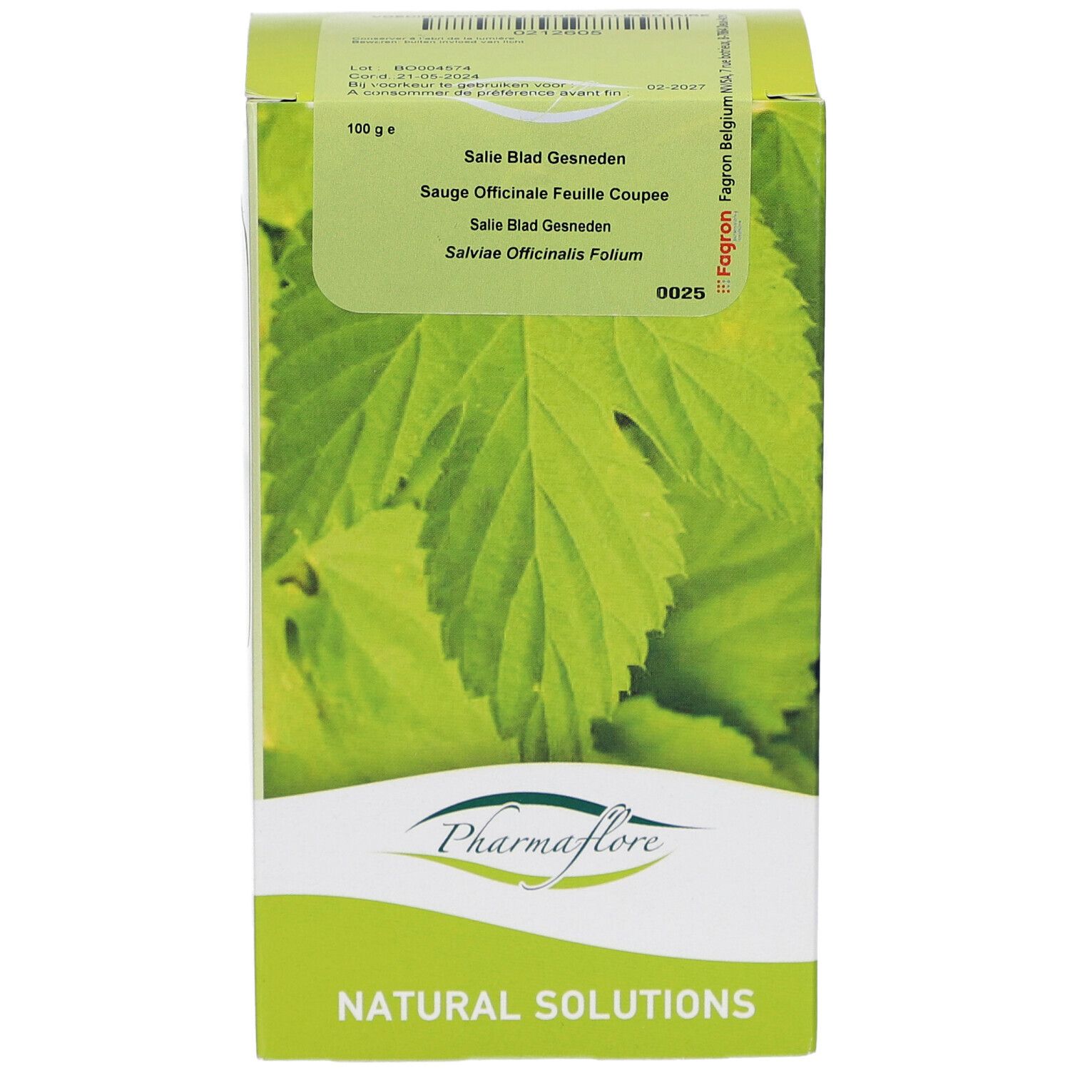 Vorderansicht der Kartonverpackung. Aufschrift: Pharmaflore, Salie Blad Gesneden, 100 g. Grünes Design.