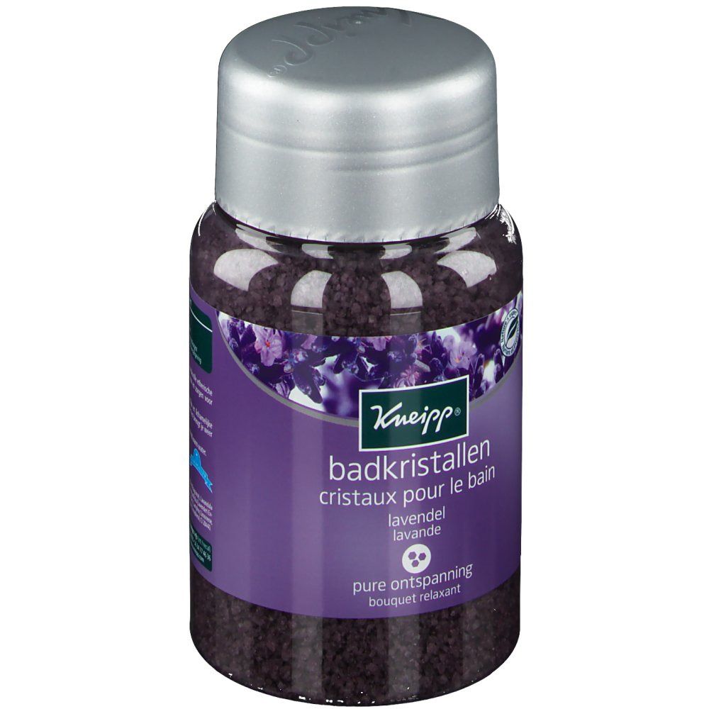 Kneipp Badkristalle Lavendel. Lila Glasbehälter mit silbernem Deckel. Produktname und Logo auf der Vorderseite.
