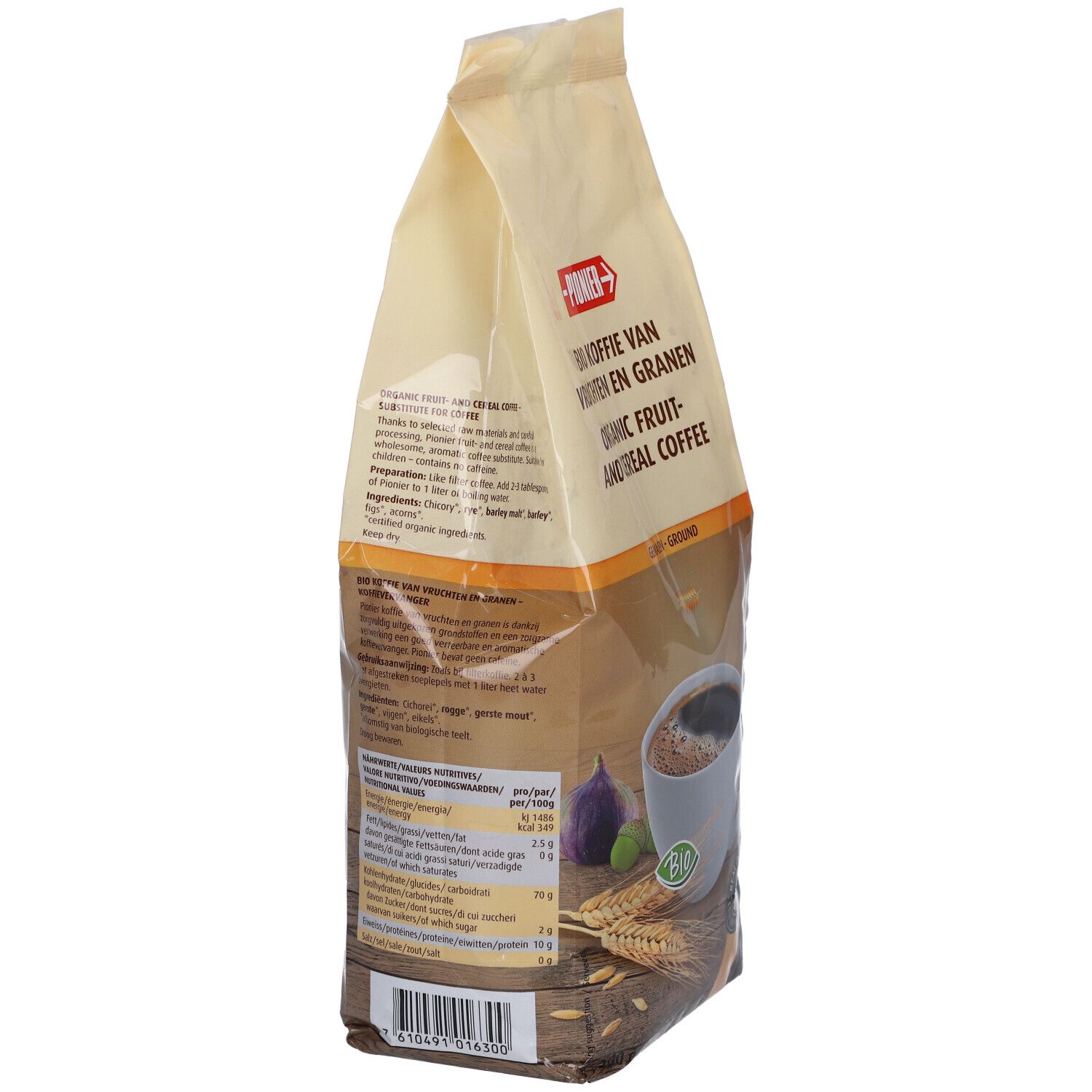 Rückseite des Beutels mit Pionier Bio-Kaffee-Ersatz. Text in Deutsch, Niederländisch, Englisch. Abbildung: Tasse Kaffee, Feige, Ähre, Bio-Siegel.