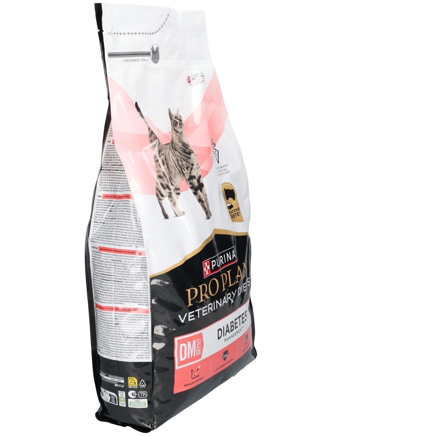 Beutel mit Trockenfutter für Katzen. Aufdruck: PRO PLAN Veterinary Diets DM Diabetes Management. Seitenansicht.
