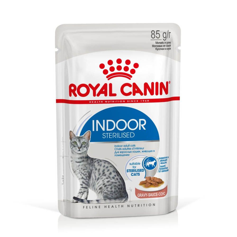 Sachet Royal Canin Indoor 7+ Sterilised pour chats, avec un chat et de la nourriture.