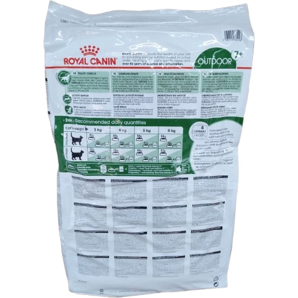 Rückseite eines 10 kg Beutels Royal Canin Outdoor 7+ Katzenfutter mit Fütterungstabellen und Produktinformationen.