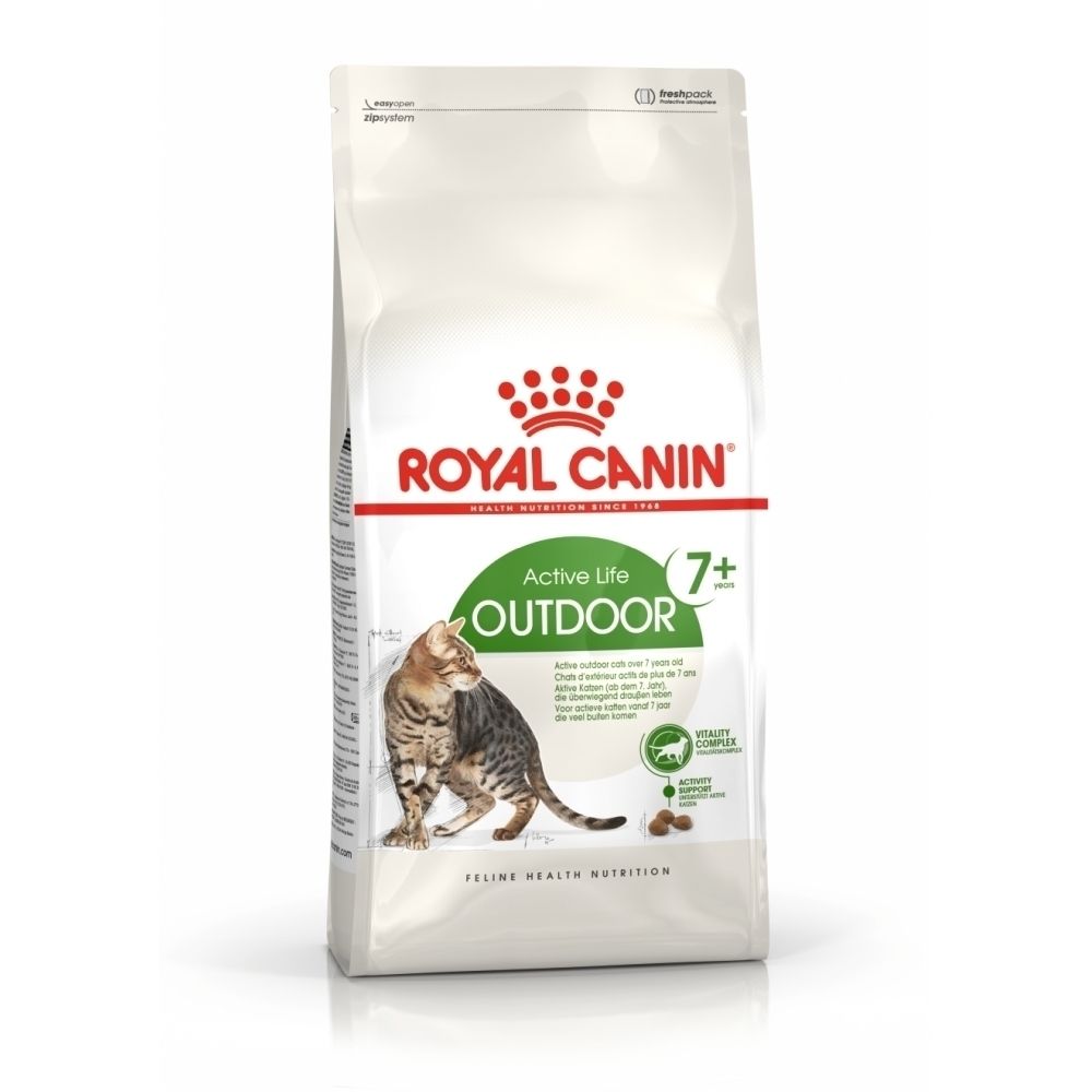 Royal Canin Active Life Outdoor 7+ Katzenfutter-Beutel mit Katze und Futterbrocken.