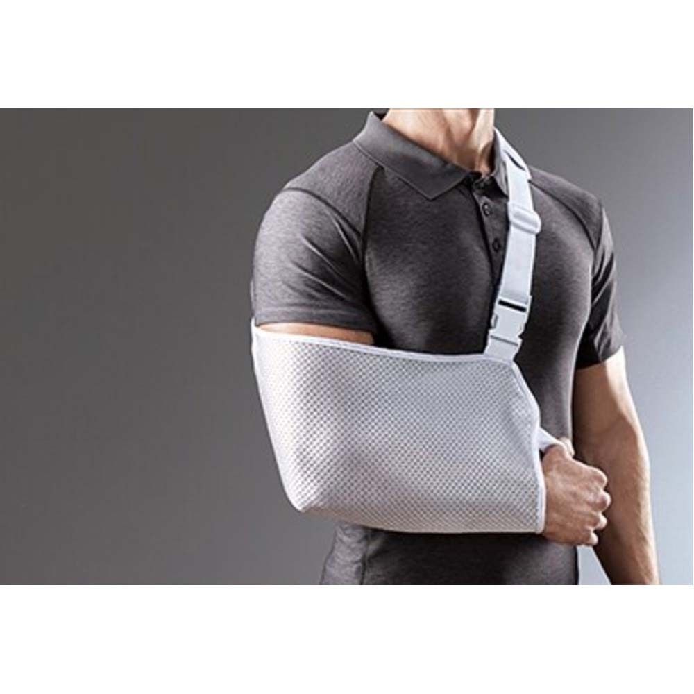 3M™ FUTURO Armschlinge. Produktabbildung auf weißem Hintergrund, Armschlinge mit weißem Gurt.