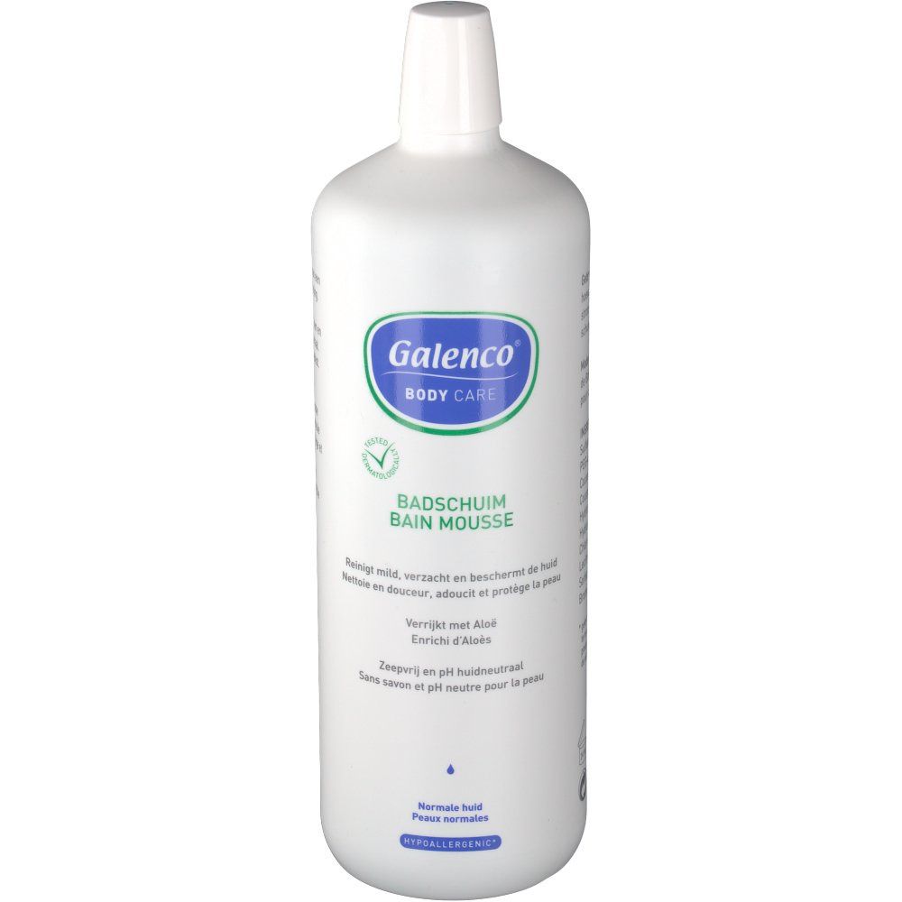 Weiße Flasche mit blau-grünem Etikett. Text: Galenco Body Care, Badschaum Bain Mousse. Allergiegetestet.