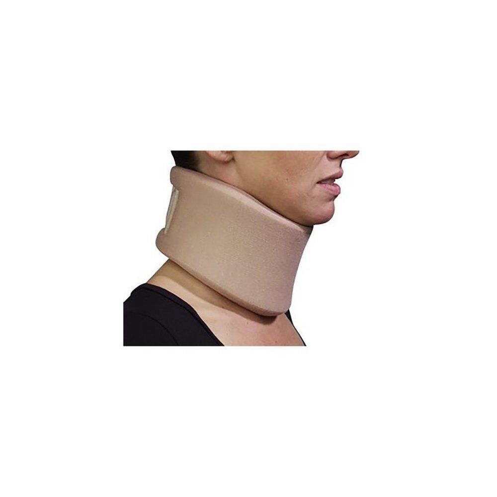 Collier cervical Bota, beige, sur le cou d'une personne. Vue de côté. Haut noir.