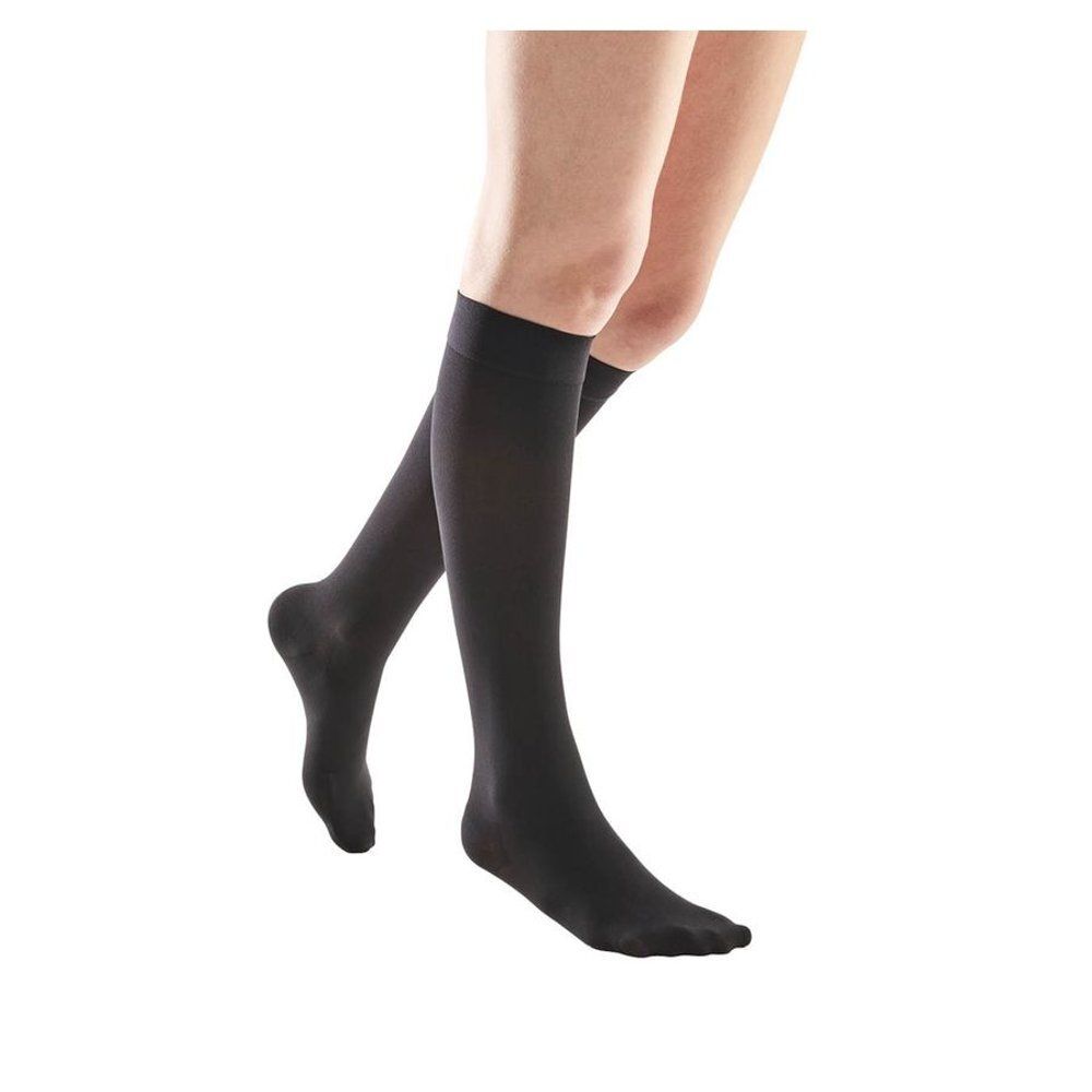 Bas de compression noirs. Vue des jambes. Produit : Bota tovarix.