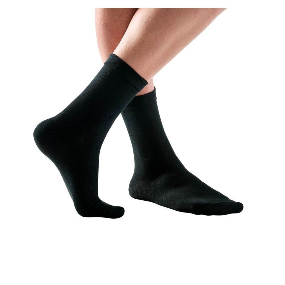 Vue latérale de l'emballage des chaussettes Bota Soft 2 Klassik. Des pieds avec des chaussettes sont représentés.