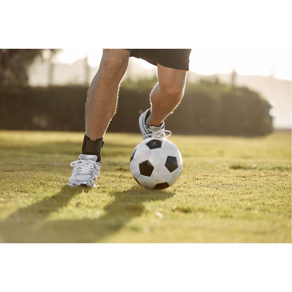 3M™ Futuro™ Sport Deluxe Fußgelenksbandage. Rückseite der Verpackung. Produktabbildung und Text.