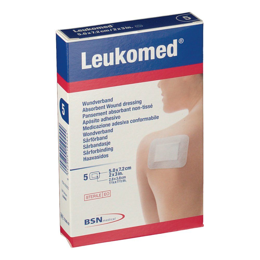 Verpackung von Leukomed Wundverband. Zeigt einen Verband auf einer Schulter. Enthält 5 Verbände, 5,0 x 7,2 cm.