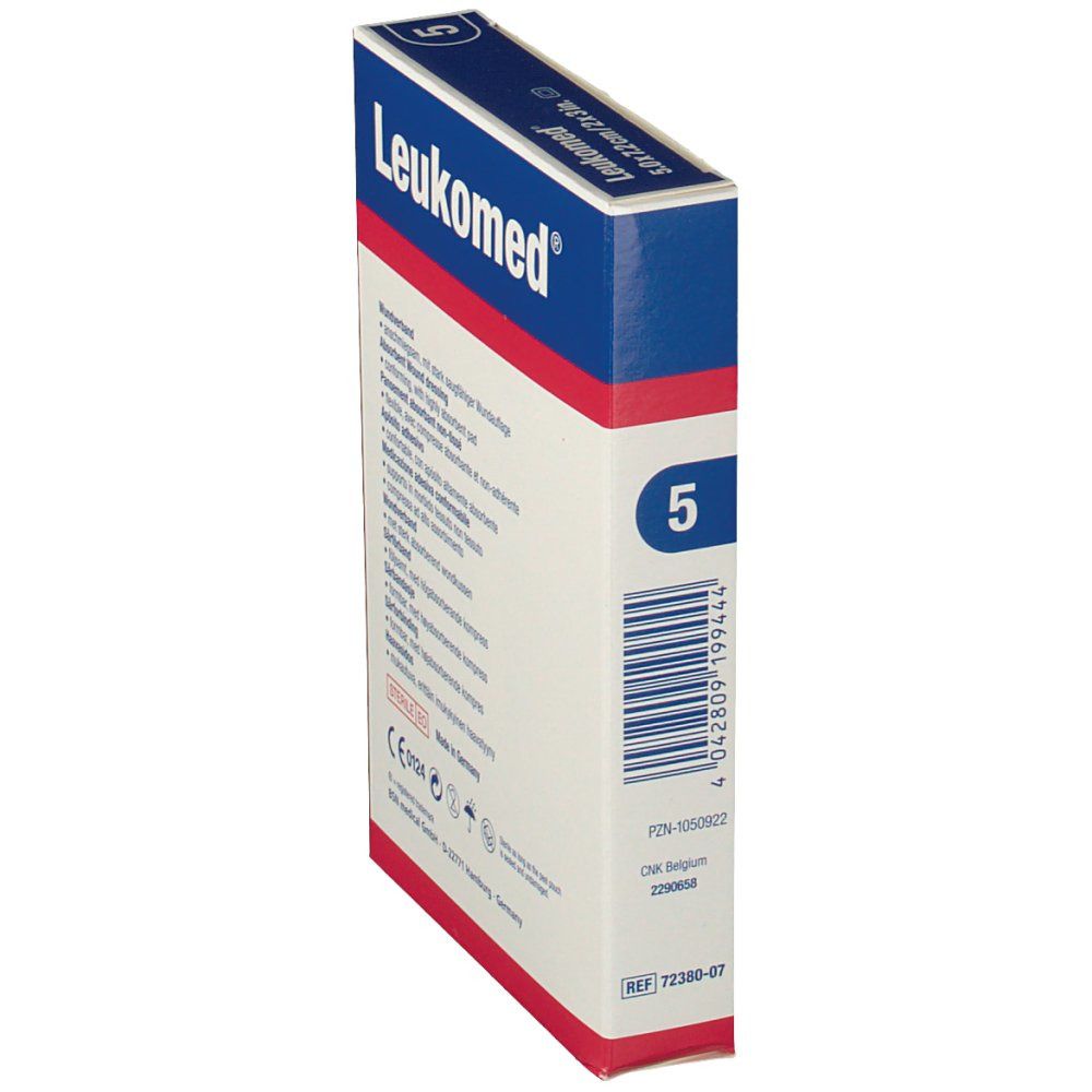Seitenansicht der Leukomed Wundverband-Verpackung. Blaue und weiße Verpackung mit Text und Barcode.