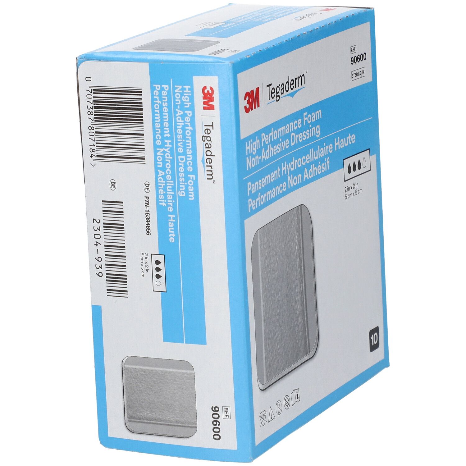 Karton mit 3M Tegaderm Schaumverband. Produktname und Referenznummer auf der Seite. Enthält 10 sterile Verbände. Größe: 5cm x 5cm.