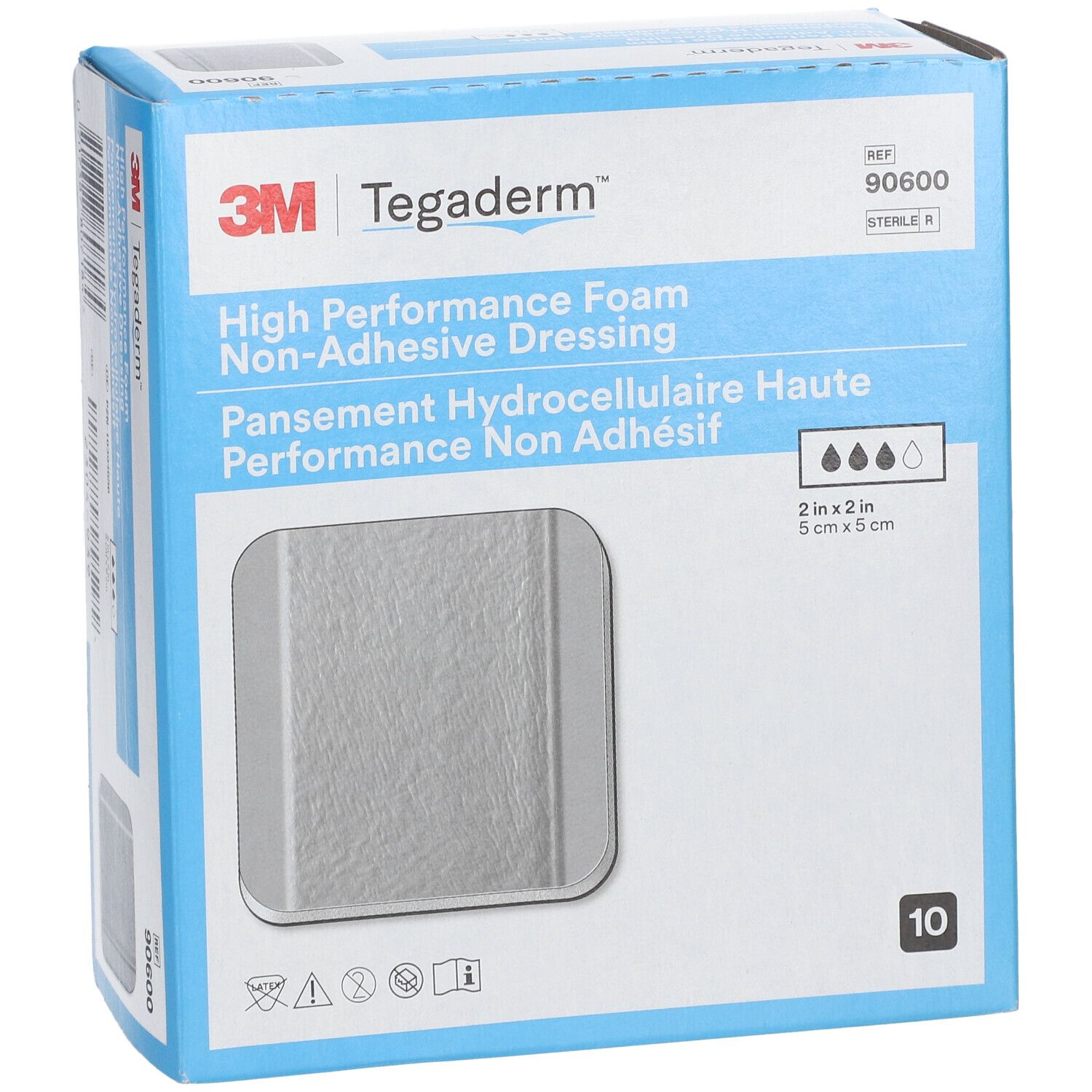 Karton mit 3M Tegaderm Schaumverband. Enthält 10 sterile Verbände. Größe: 5cm x 5cm. Aufdrucke: Produktname, Referenznummer, Abbildungen.