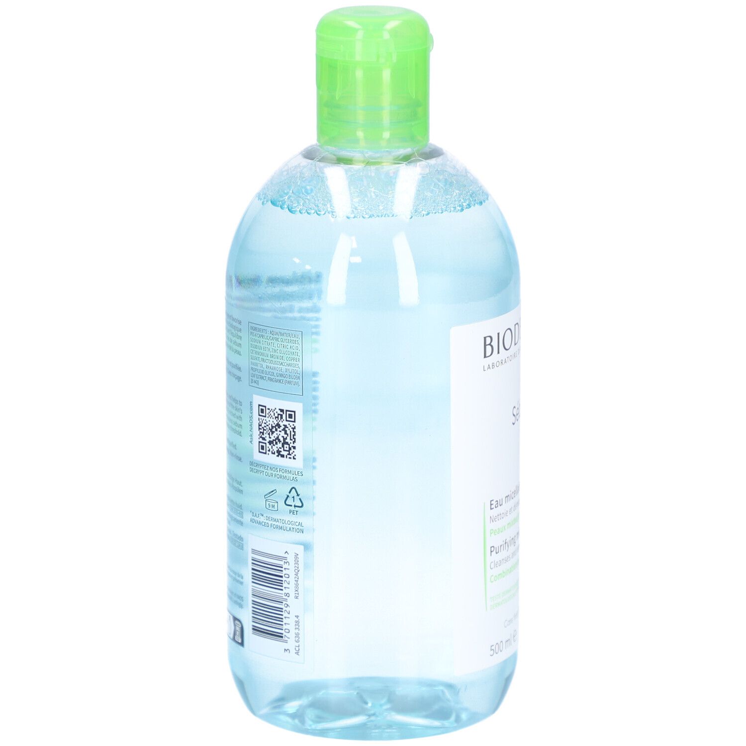 Klare Flüssigkeit in einer transparenten Flasche mit grünem Verschluss. Etikett mit Text und Barcode. Rückansicht.