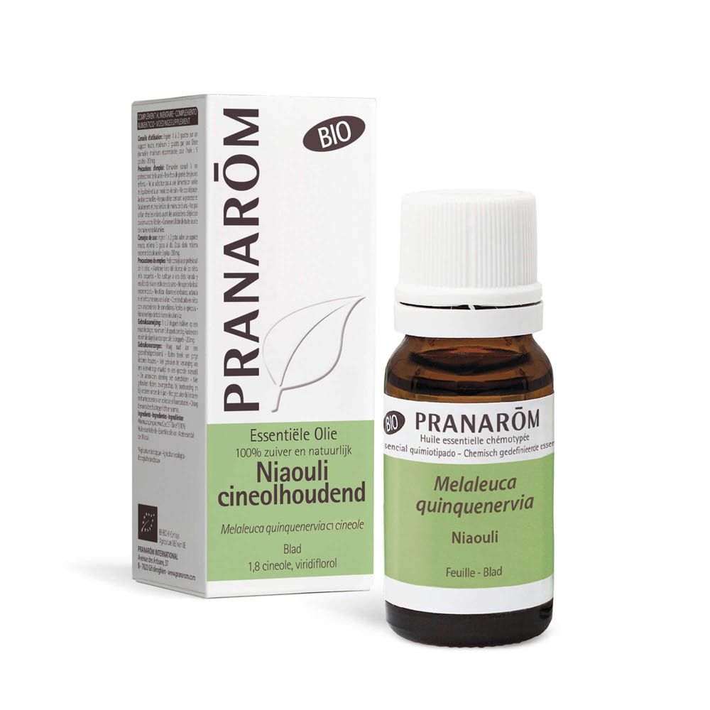 Produktflasche und Verpackung. Weiße Verpackung mit grünem Etikett. Produktname: Niaouli. Bio-Zertifizierung.