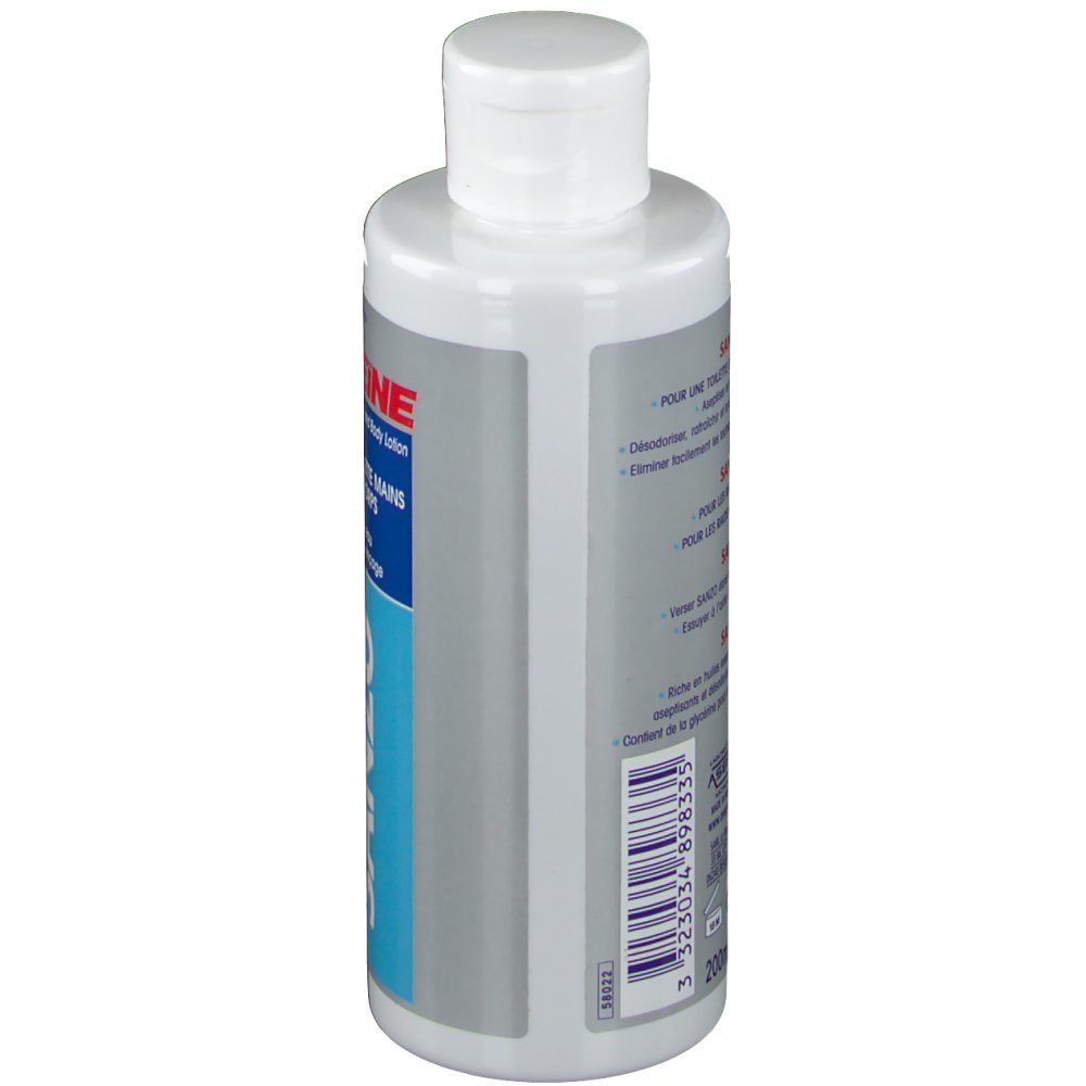 Flacon avec bouchon blanc. Au dos, code-barres et texte. Nom du produit: SPORTS AKILEINE SANZO Hand and Body Lotion.