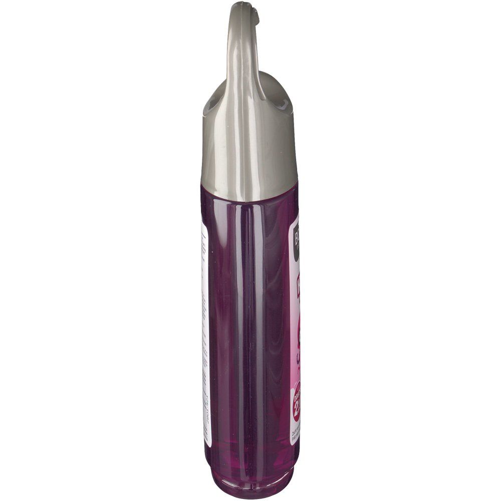 Seitenansicht der Flasche mit pinkfarbenem Inhalt und grauem Aufhänger. Etikett mit Text.