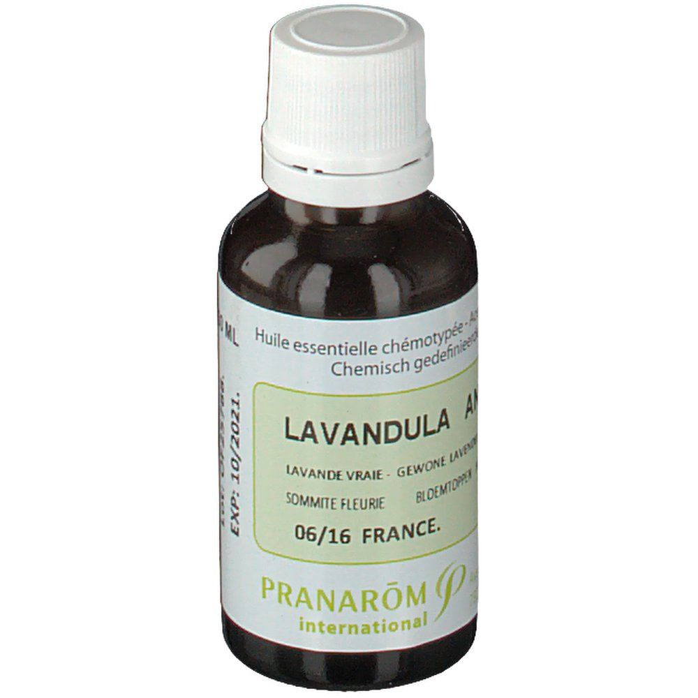 Braune Glasflasche mit weißem Verschluss. Etikett mit Text: Lavandula, Lavande vraie, 06/16 FRANCE. Marke Pranarom.