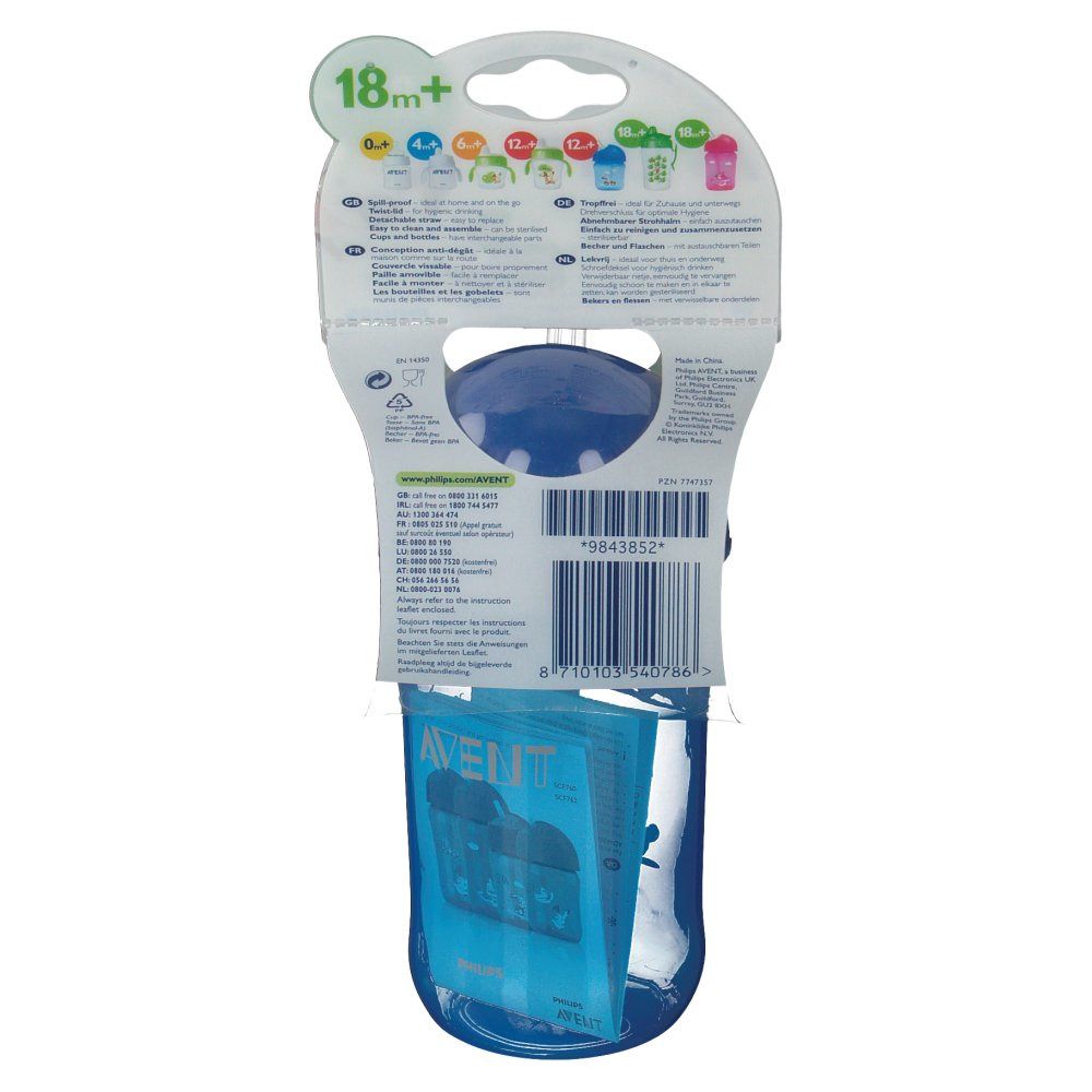 Rückseite der Verpackung des blauen Trinkbechers. Produktinformationen und Barcode sichtbar.
