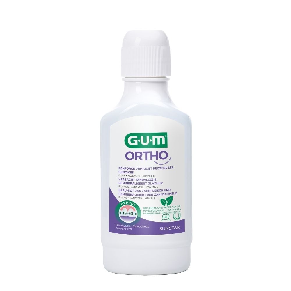 Bain de bouche G.U.M Ortho. Flacon blanc avec étiquette verte et violette. Contient du texte et un logo.