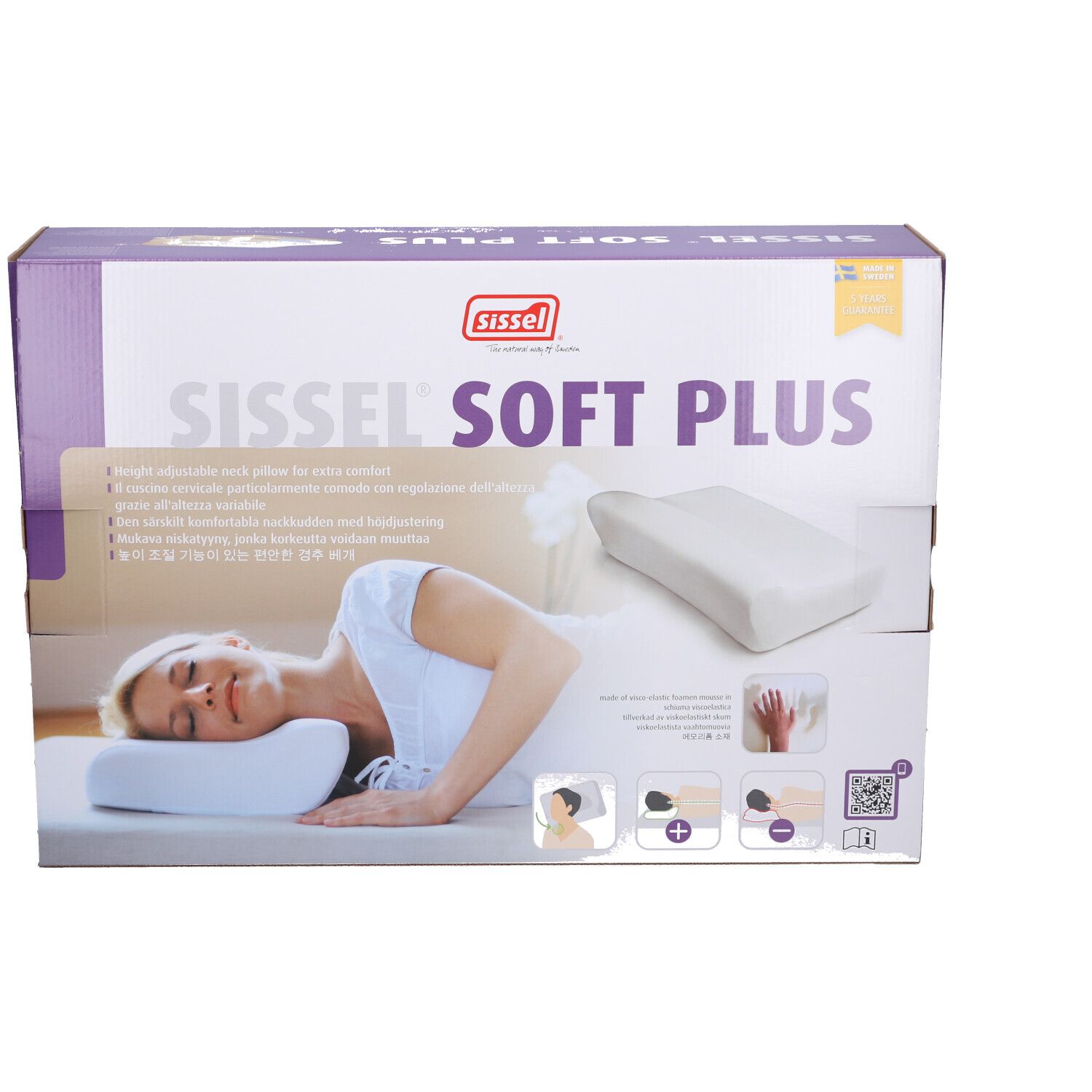 Emballage du coussin cervical Sissel Soft Plus. Femme allongée sur le coussin blanc rectangulaire. Logo et nom du produit visibles.