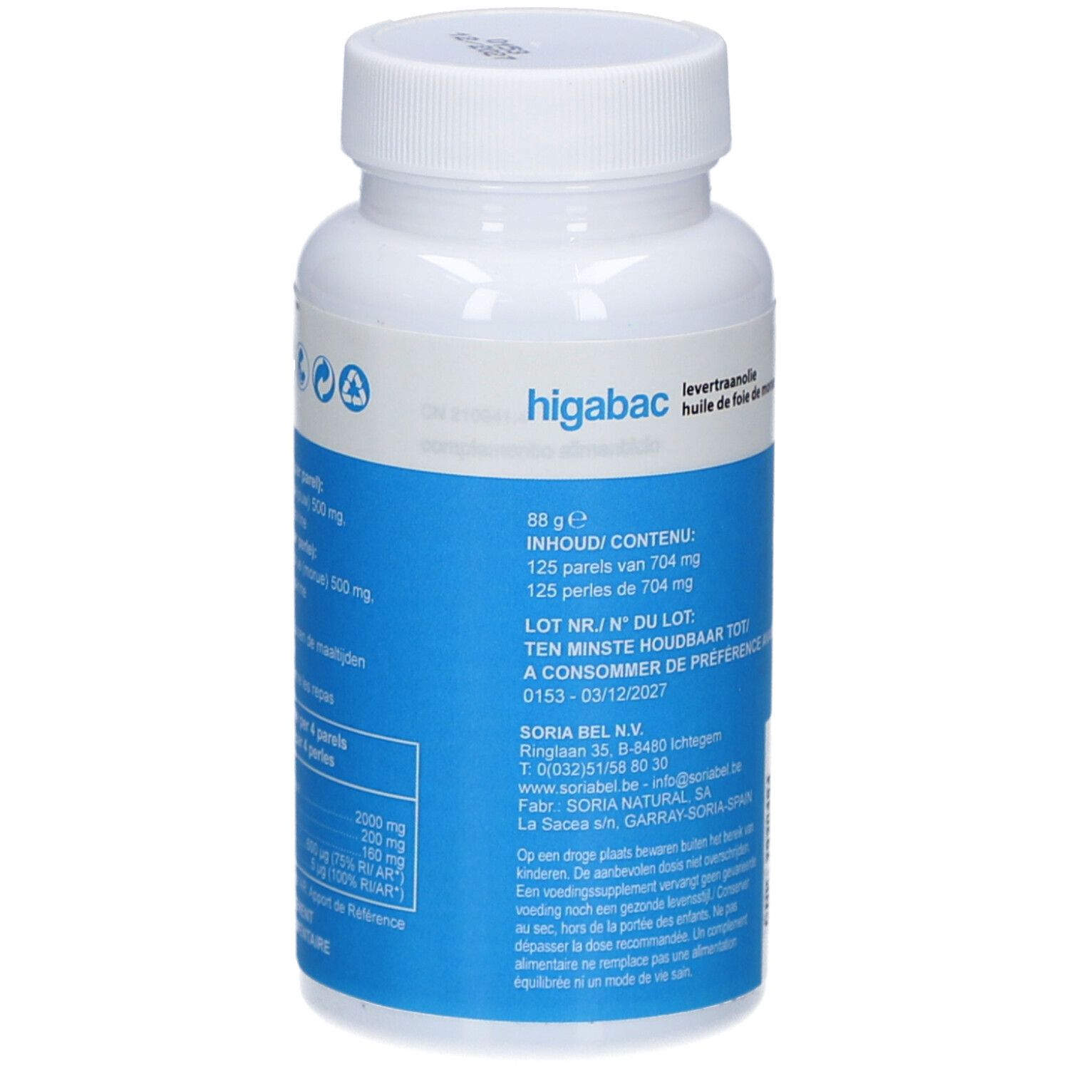Flacon blanc avec étiquette bleue. Inscription : higabac, Levertraanolie, huile de foie de morue. Texte avec informations sur le contenu et date de péremption.
