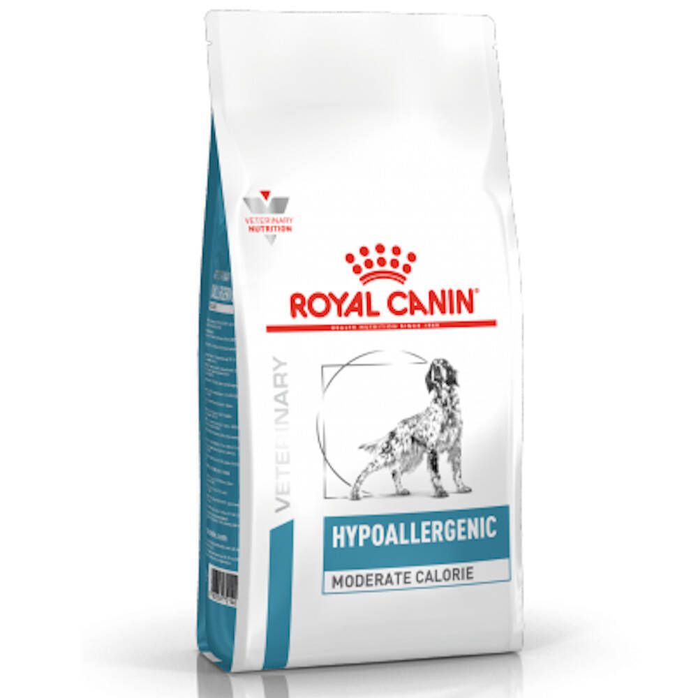 Beutel mit ROYAL CANIN Veterinary Hypoallergenic Moderate Calorie. Weiß, blau und rot. Hund auf der Verpackung.