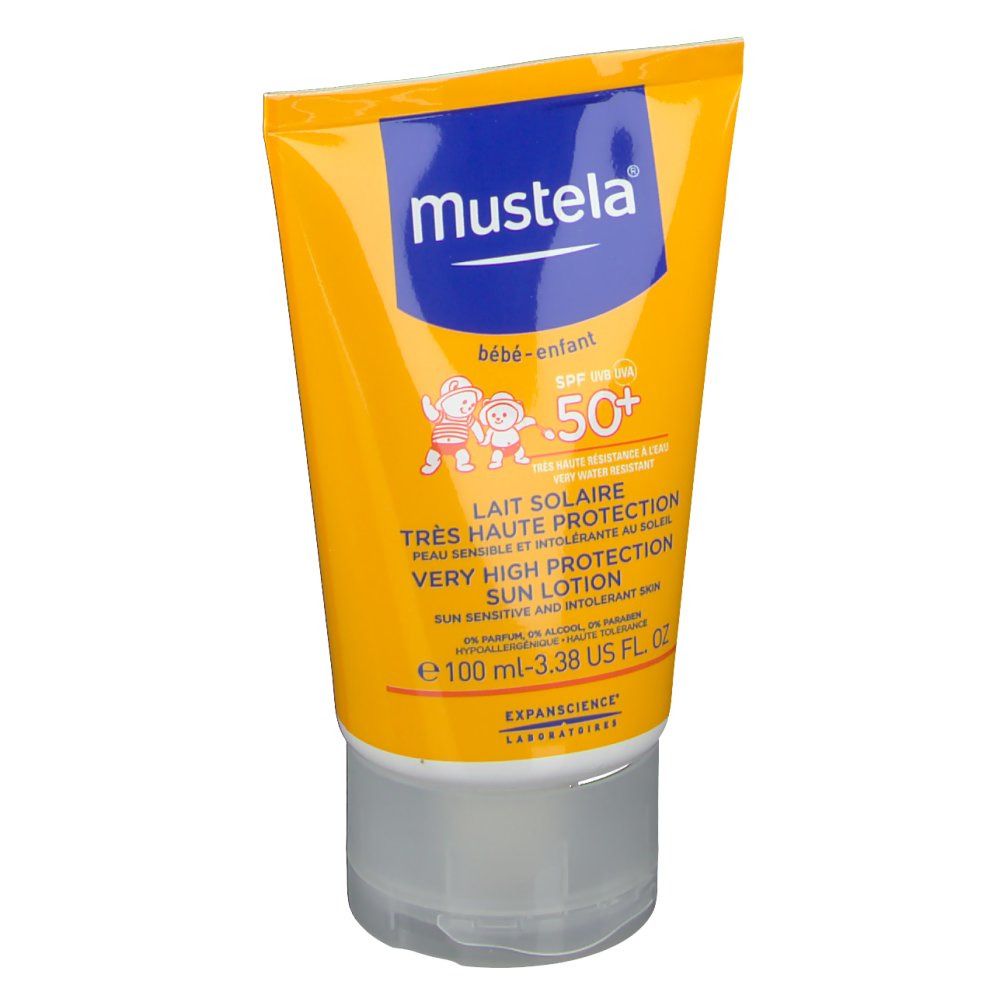 Tube jaune Mustela bébé-enfant SPF 50+. Lait solaire très haute protection. Inscription en français et anglais. Bouchon blanc.