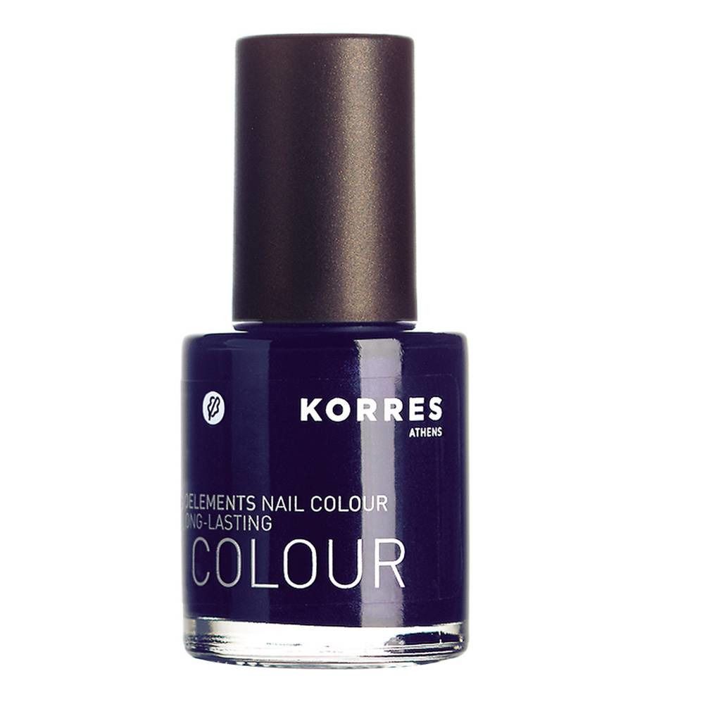 Dunkelblauer Nagellack von Korres. Flasche mit schwarzem Deckel. Aufschrift: ELEMENTS NAIL COLOUR, COLOUR.