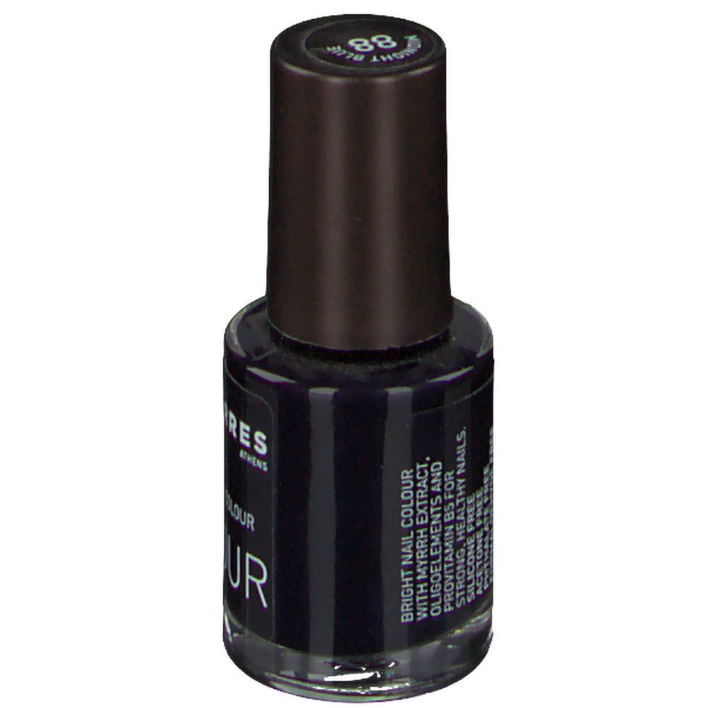 Dunkelblauer Nagellack von Korres. Flasche mit schwarzem Deckel. Aufschrift: 88 Bright Blue, BRIGHT NAIL COLOUR.