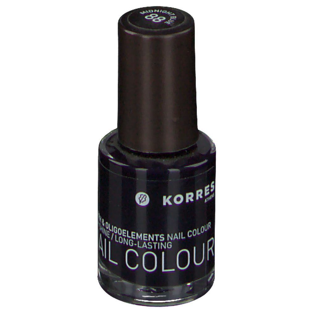 Dunkelblauer Nagellack von Korres. Flasche mit schwarzem Deckel. Aufschrift: 88 Midnight Blue, NAIL COLOUR.