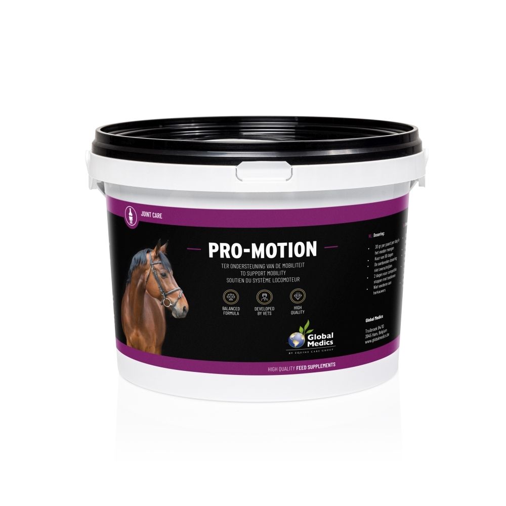 Boîte blanche en plastique avec couvercle noir, étiquette avec tête de cheval et informations produit en français.