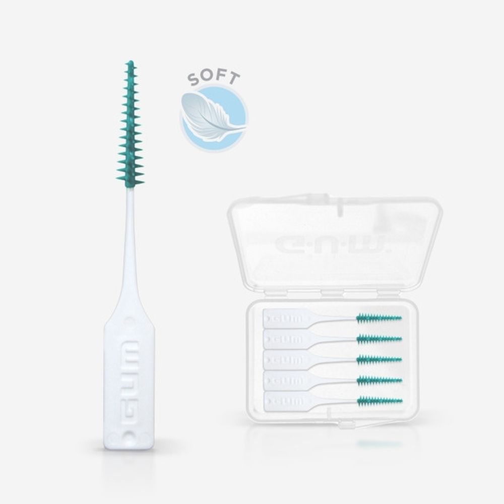 Ein einzelner und eine offene Packung mit vier weichen Interdentalbürsten mit türkisfarbenen Borsten und weißem Griff.