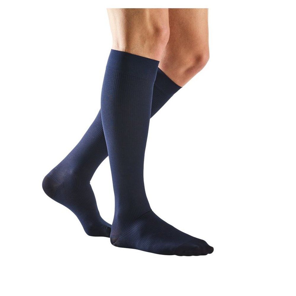 Bas genou bleus. Bota relax 280 AD + P. Taille 3. Coton. Portés sur des jambes.